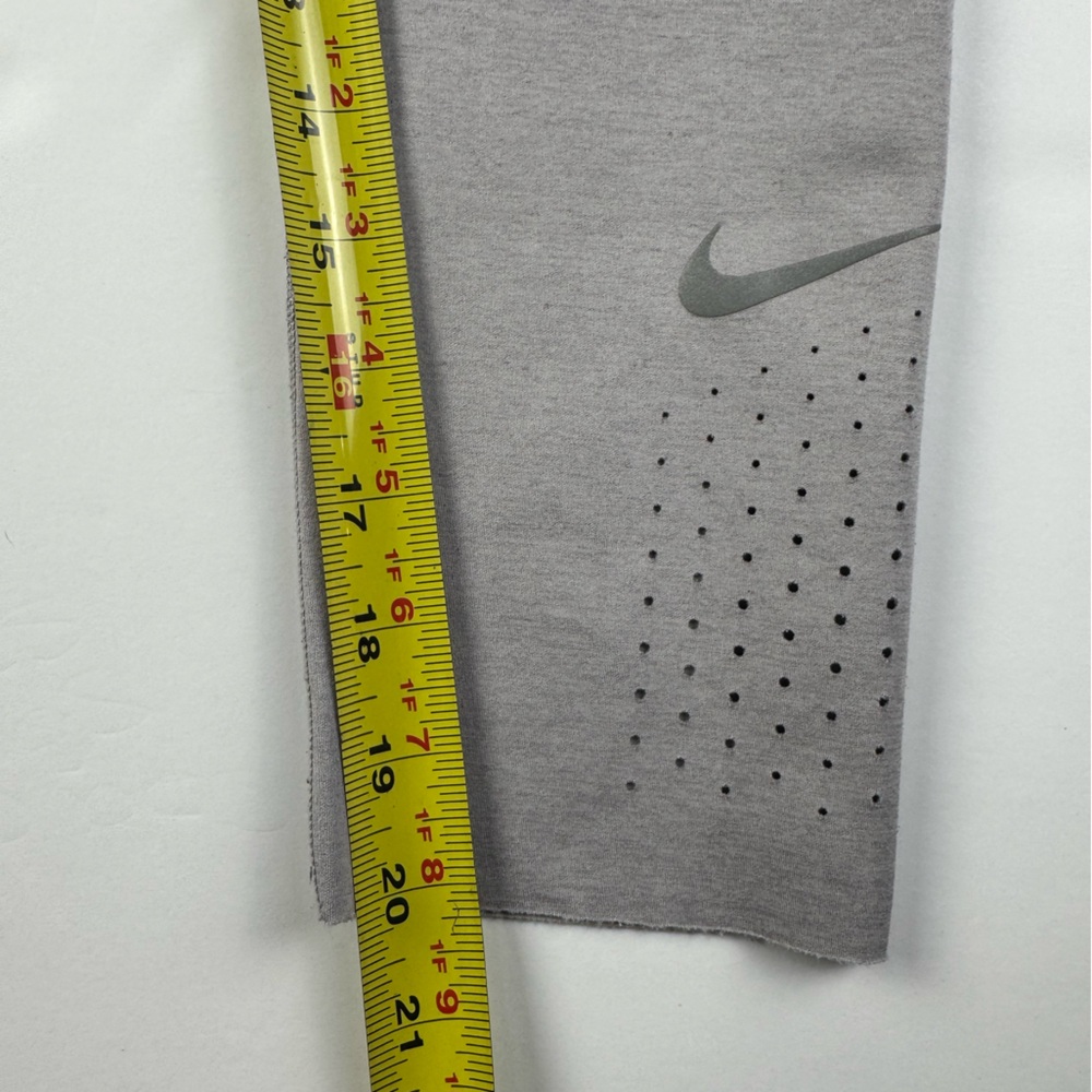 Nike Light Gray Dri-fit cropped running leggings - Picture 4 of 8